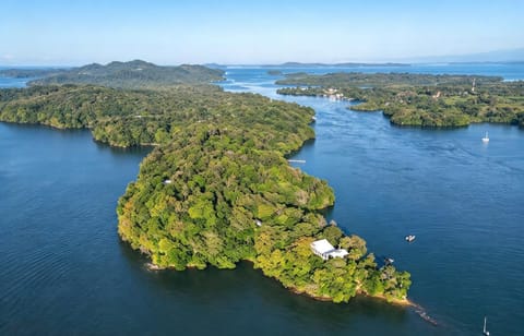 Nearby landmark, Day, Natural landscape, Bird's eye view, Lake view, Mountain view, River view, Sea view