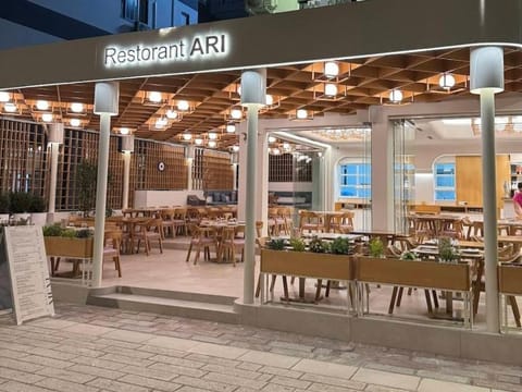 Property building, Restaurant/places to eat