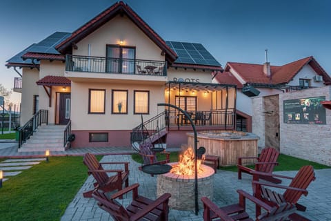Property building, Patio, Day, Garden, Garden view, Swimming pool