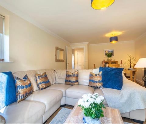 Nearby landmark, Natural landscape, Garden, Living room, Seating area, Dining area, Garden view, Landmark view, heating, internet