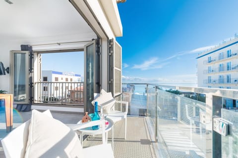 Balcony/Terrace, Sea view, Street view
