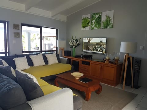 Sunset Quay Villa in Arorangi District