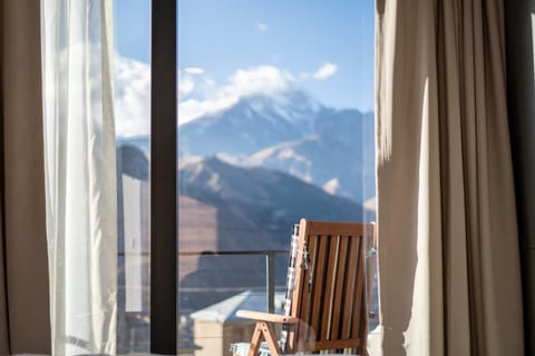 Spring, Day, Balcony/Terrace, Landmark view, Mountain view