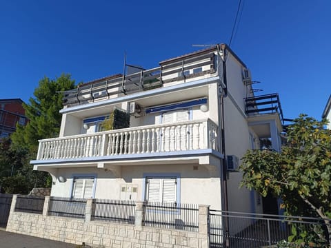 Property building, Facade/entrance, Off site
