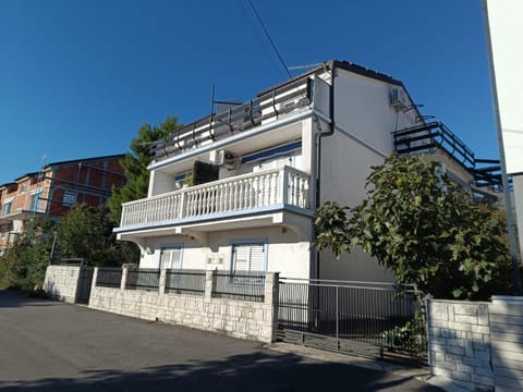 Property building, Facade/entrance, Off site