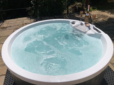 Little Treasure and Gem with private 2 person Hot Tub and up to 25 percent ferry saving House in Shanklin