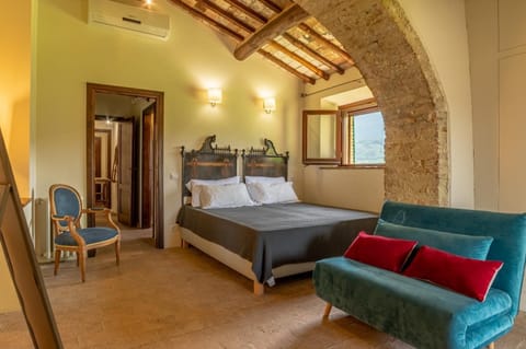 Podere Bargnano Cetona, Sleeps 12, Pool, WiFi, Air conditioning Villa in Umbria