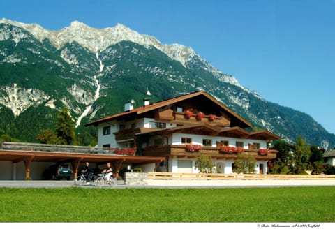 Facade/entrance, Spring, Day, Natural landscape, Summer, Garden, Autumn, On site, Garden view, Mountain view