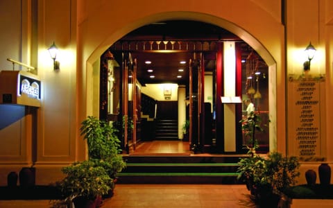 Facade/entrance