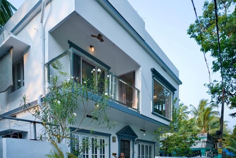 Property building, Day, Neighbourhood, View (from property/room), Balcony/Terrace, Street view