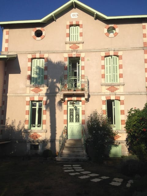 Garden view, Street view