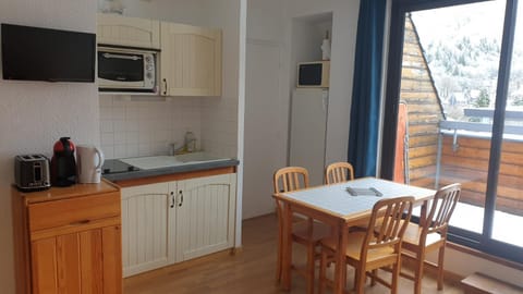 Dining area, kitchen