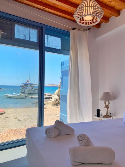 Bed, Sea view