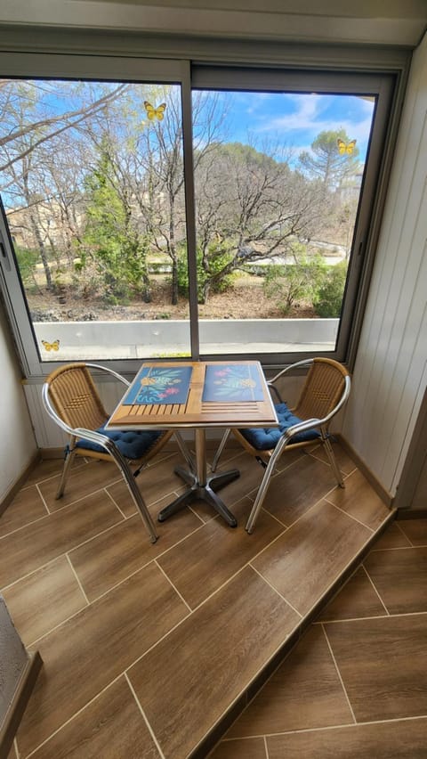 Studio Garrigues Gréoux les bains curistes Thalatherme Apartment in Gréoux-les-Bains