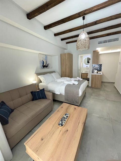 Photo of the whole room, Seating area, Dining area