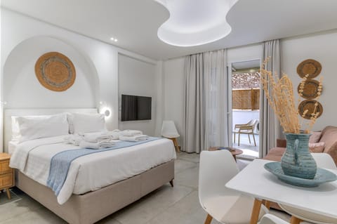 Bed, Photo of the whole room, Seating area, Bedroom, towels