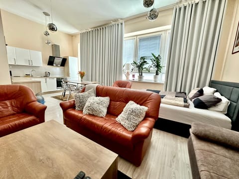 TV and multimedia, Kitchen or kitchenette, Living room, Seating area