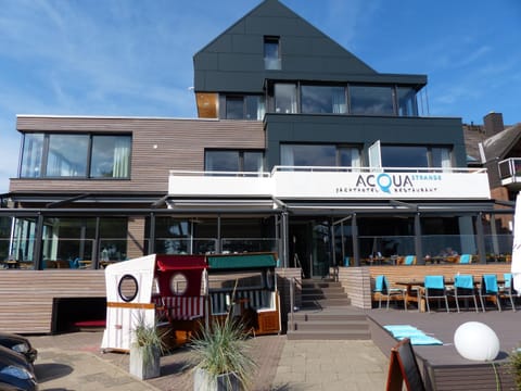 Restaurant/places to eat, Facade/entrance, Facade/entrance, Lounge or bar