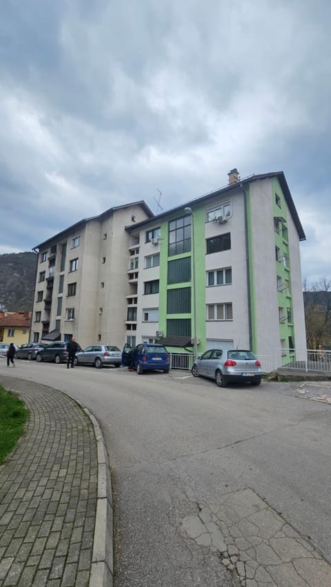 Property building, Day, Neighbourhood, Street view, Location, Parking