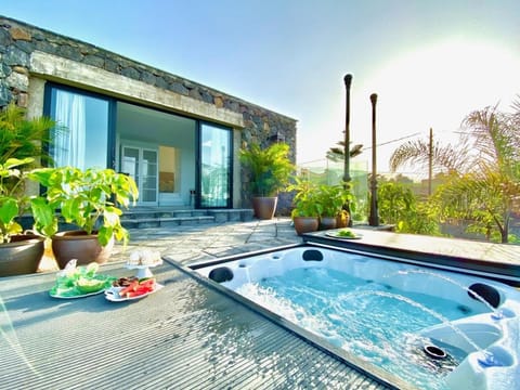 Natural landscape, Hot Tub, Hot Tub, Garden view, Swimming pool, sunbed