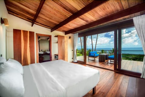 Photo of the whole room, Sea view