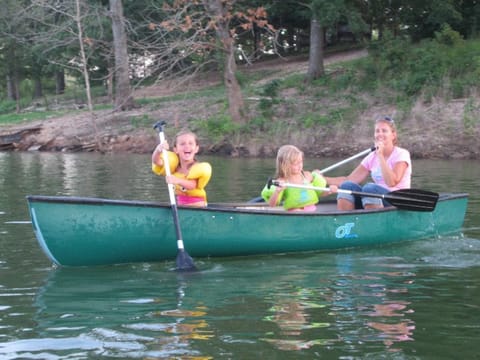 PRIVATE Lakefront Cabin HOT TUB Pool Table WIFI Amazing VIEW Close to Branson Cabin in Kimberling City