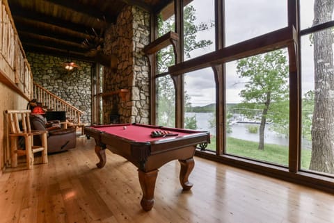 PRIVATE Lakefront Cabin HOT TUB Pool Table WIFI Amazing VIEW Close to Branson Cabin in Kimberling City
