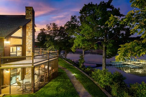 Luxury Lakefront Chalet Resort 2 Pools FREE Amenities Dock MiniGolf Waterslide Chalet in Table Rock Lake