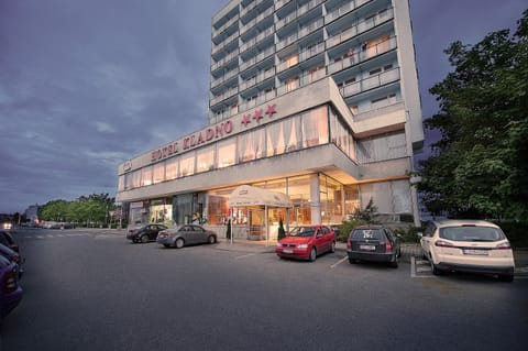 Facade/entrance