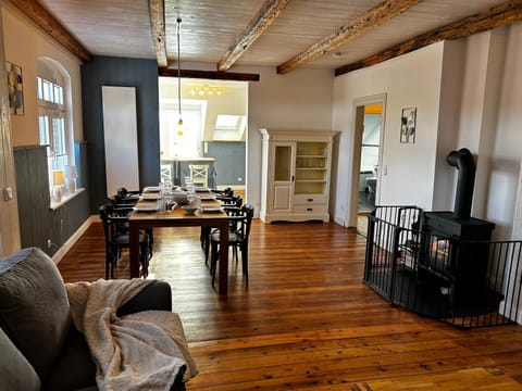 Living room, Dining area, pet friendly