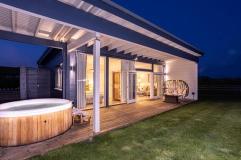 Night, Hot Tub