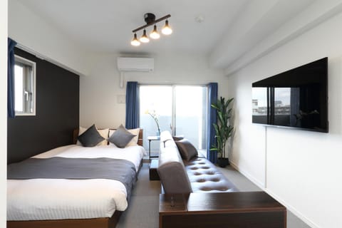 Bed, TV and multimedia, Living room, Photo of the whole room, Seating area
