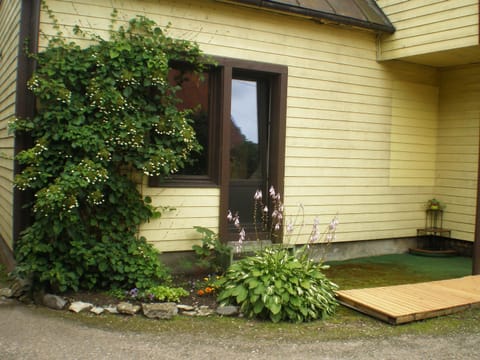 Facade/entrance, View (from property/room)