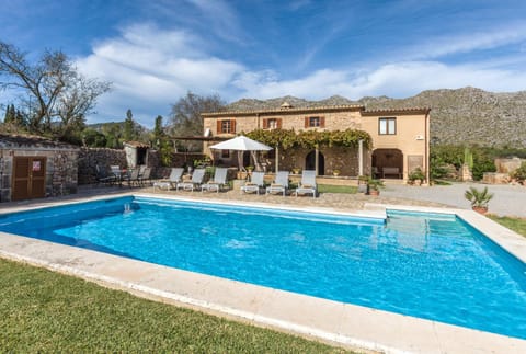 Property building, Garden, Garden view, Mountain view, Pool view, Swimming pool, sunbed
