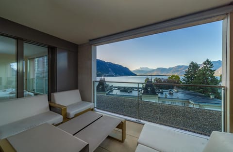 Balcony/Terrace, Lake view