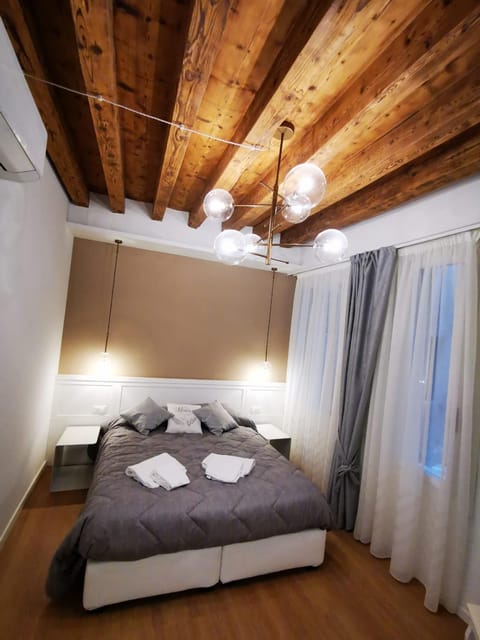 Deluxe 3 Bedroom Flat in Rialto Apartment in San Marco