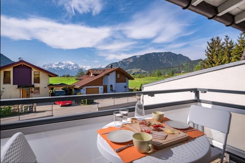 Balcony/Terrace, Mountain view