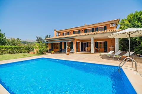 Property building, Garden, Garden view, Pool view, Swimming pool, sunbed