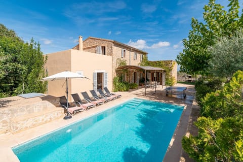 Property building, Patio, Day, Garden, Garden view, Pool view, Swimming pool, sunbed