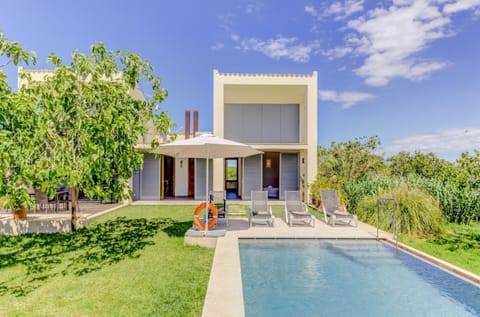 Property building, Garden, Garden view, Pool view, Swimming pool, sunbed