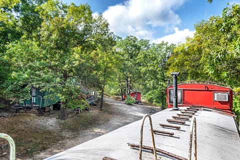 FAMILY REUNIONS Breathaking Lakefront Private Resort FREE DOCK CANOE KAYAK House in Table Rock Lake