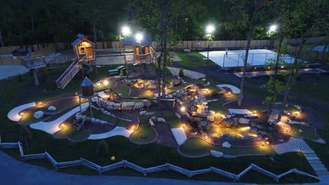 WaterMill Cove Resort Lakefront Lodge 8Bed 8BA FREE Amenities 2 miles to SDC House in Indian Point
