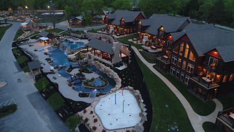 WaterMill Cove Resort 8Bed Lakefront Lodge POOL LAZY RIVER 2 miles to SDC Dock House in Indian Point