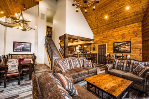 WaterMill Cove Resort 8Bed Lakefront Lodge 2 miles to SDC HUGE POOL House in Indian Point