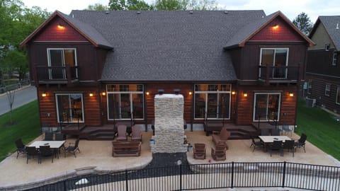 Luxury Lakefront Villa Lazy River HUGE POOL Kayaks 2Mi to SDCity House in Indian Point