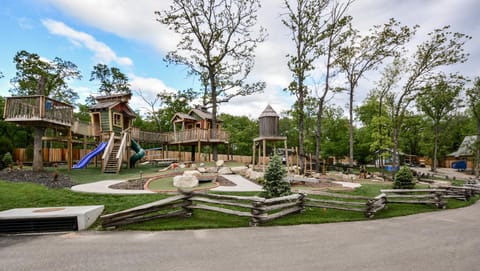 WaterMill Cove Resort LAKEFRONT Cabin 2 mi to Silver Dollar City Pools Mini Golf Cabin in Indian Point
