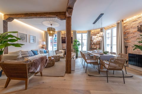 Lounge or bar