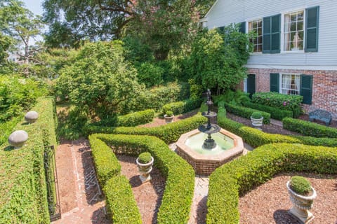 The Burn Bed and Breakfast Bed and Breakfast in Natchez