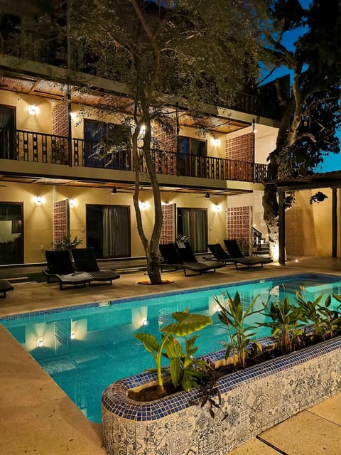Property building, Swimming pool, Swimming pool