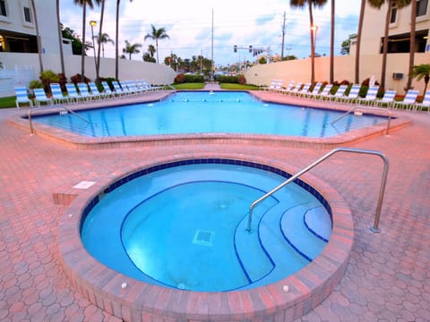 Ocean Sands 504 Beachfront Studio Condo Apartment in Redington Beach